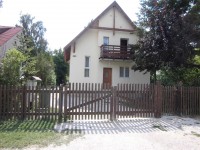 Balatonkenesei vízparti nyaraló